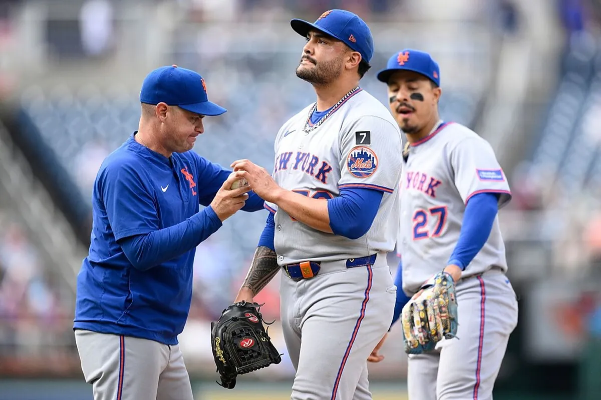 Mendoza’s Bullpen Blight: The Mets’ Achilles’ Heel in Playoff Push