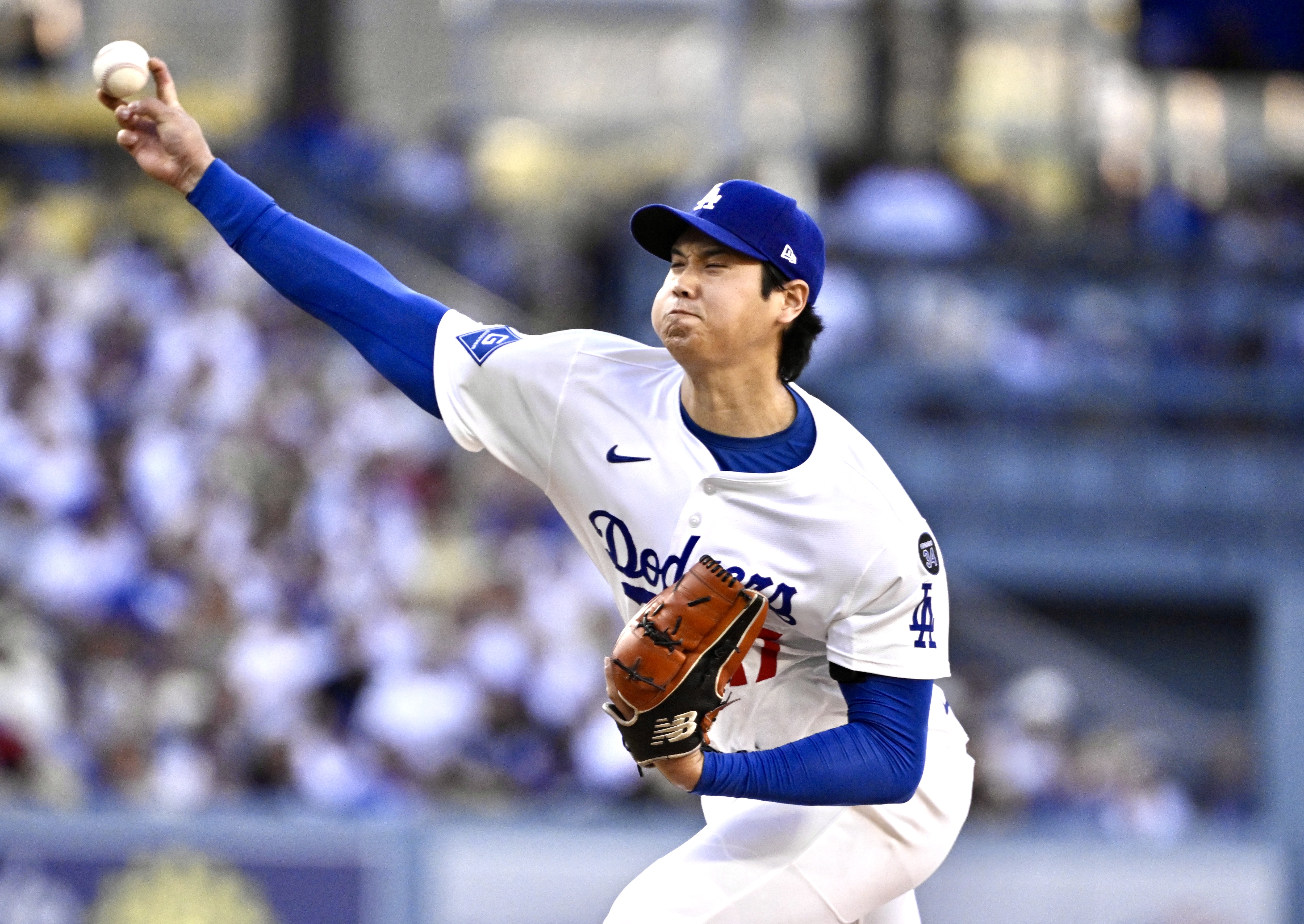 Why Shohei Ohtani left Dodgers game mid at-bat with trainer - Yahoo Sports