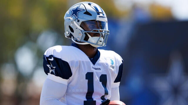 Micah Parsons celebrating a sack