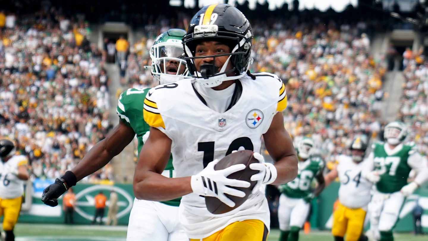 Rodgers Sees Aaron Jones’ Spirit in Steelers’ Calvin Austin III