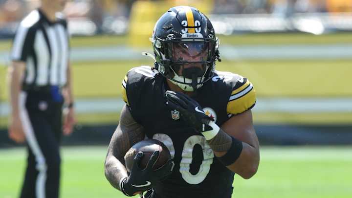 Steelers LB Alex Highsmith suffered what appeared to be a groin injury in practice today, per HC Mike Tomlin.