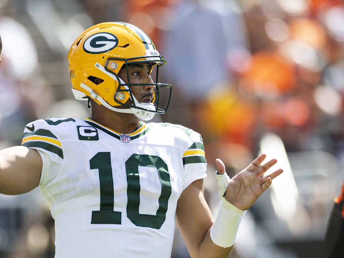 Jordan Love throws the ball during a game.