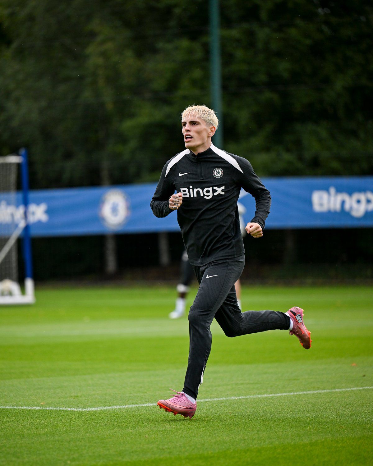 Chelsea terminate Marc Guiu's loan at Sunderland as Enzo Maresca scrambles for striker cover after Liam Delap injury with Nicolas Jackson also staying put | Goal.com US
