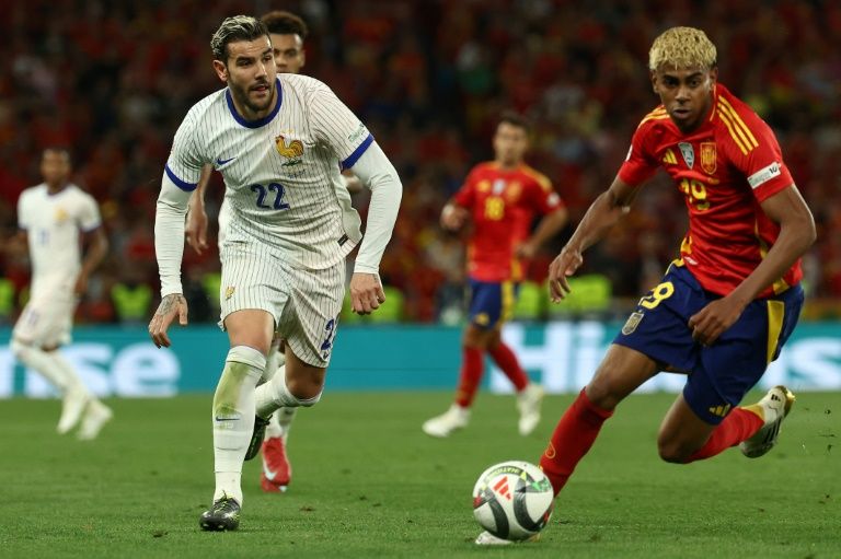 Lamine Yamal in action for Spain.